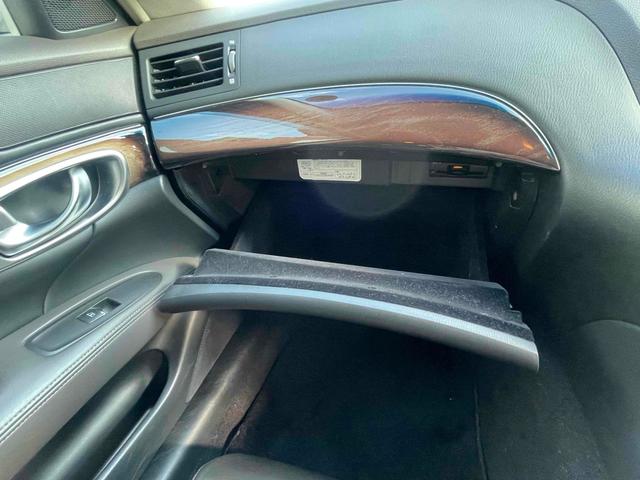 フーガハイブリッド ベースグレード　ＥＴＣ　オートクルーズコントロール　衝突被害軽減システム　バックカメラ　アルミホイール　ＨＩＤ　ＡＴ　シートエアコン　スマートキー　アイドリングストップ　電動格納ミラー　盗難防止システム　パワーシート（7枚目）