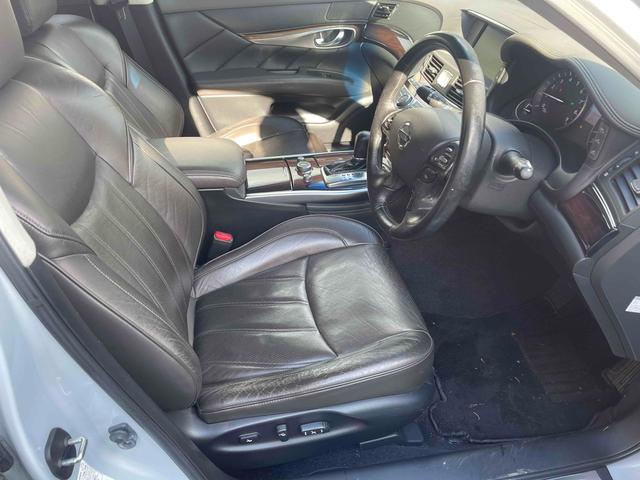 フーガハイブリッド ベースグレード　ＥＴＣ　オートクルーズコントロール　衝突被害軽減システム　バックカメラ　アルミホイール　ＨＩＤ　ＡＴ　シートエアコン　スマートキー　アイドリングストップ　電動格納ミラー　盗難防止システム　パワーシート（12枚目）