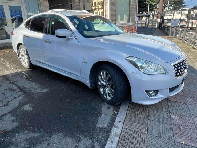 フーガハイブリッド ベースグレード　ＥＴＣ　オートクルーズコントロール　衝突被害軽減システム　バックカメラ　アルミホイール　ＨＩＤ　ＡＴ　シートエアコン　スマートキー　アイドリングストップ　電動格納ミラー　盗難防止システム　パワーシート（15枚目）