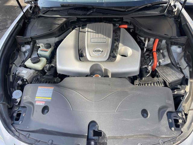 フーガハイブリッド ベースグレード　ＥＴＣ　オートクルーズコントロール　衝突被害軽減システム　バックカメラ　アルミホイール　ＨＩＤ　ＡＴ　シートエアコン　スマートキー　アイドリングストップ　電動格納ミラー　盗難防止システム　パワーシート（20枚目）