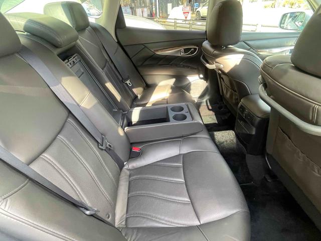 フーガハイブリッド ベースグレード　ＥＴＣ　オートクルーズコントロール　衝突被害軽減システム　バックカメラ　アルミホイール　ＨＩＤ　ＡＴ　シートエアコン　スマートキー　アイドリングストップ　電動格納ミラー　盗難防止システム　パワーシート（26枚目）