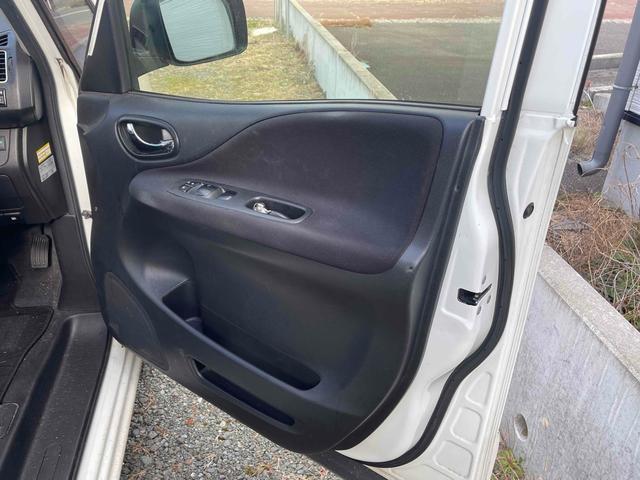 セレナ ハイウェイスター アドバンスドセーフティパッケージ 車検2年付き 4WD ETC スタッドレスタイヤ付き オートクルーズコントロール レーンアシスト 衝突被害軽減システム 両側電動スライドドア スマートキー 電動格納ミラー 3列シート(6枚目)