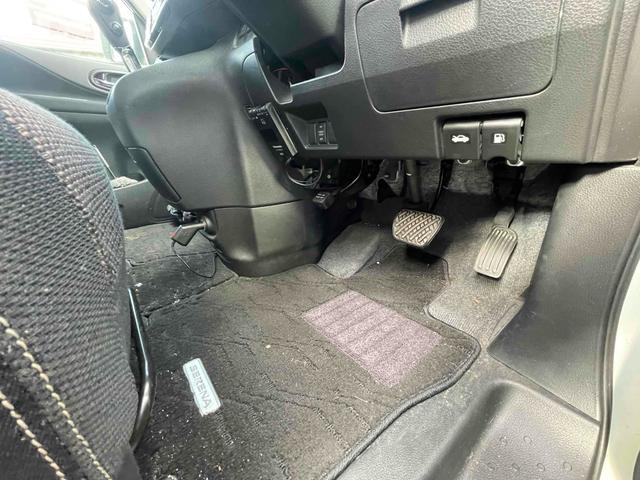 セレナ ハイウェイスター アドバンスドセーフティパッケージ 車検2年付き 4WD ETC スタッドレスタイヤ付き オートクルーズコントロール レーンアシスト 衝突被害軽減システム 両側電動スライドドア スマートキー 電動格納ミラー 3列シート(7枚目)