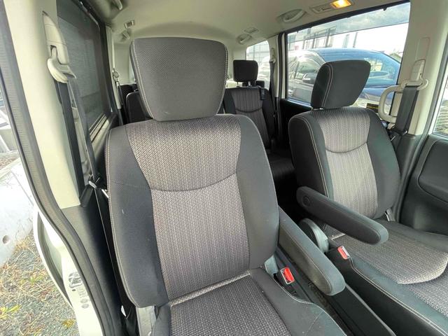 セレナ ハイウェイスター アドバンスドセーフティパッケージ 車検2年付き 4WD ETC スタッドレスタイヤ付き オートクルーズコントロール レーンアシスト 衝突被害軽減システム 両側電動スライドドア スマートキー 電動格納ミラー 3列シート(8枚目)