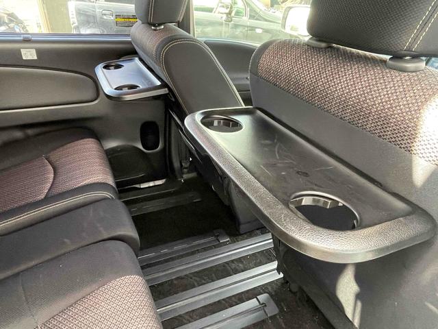 セレナ ハイウェイスター アドバンスドセーフティパッケージ 車検2年付き 4WD ETC スタッドレスタイヤ付き オートクルーズコントロール レーンアシスト 衝突被害軽減システム 両側電動スライドドア スマートキー 電動格納ミラー 3列シート(10枚目)