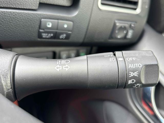 セレナ ハイウェイスター　４ＷＤ　バックカメラ　オートクルーズコントロール　レーンアシスト　衝突被害軽減システム　両側電動スライドドア　オートライト　スマートキー　アイドリングストップ　電動格納ミラー　３列シート（13枚目）