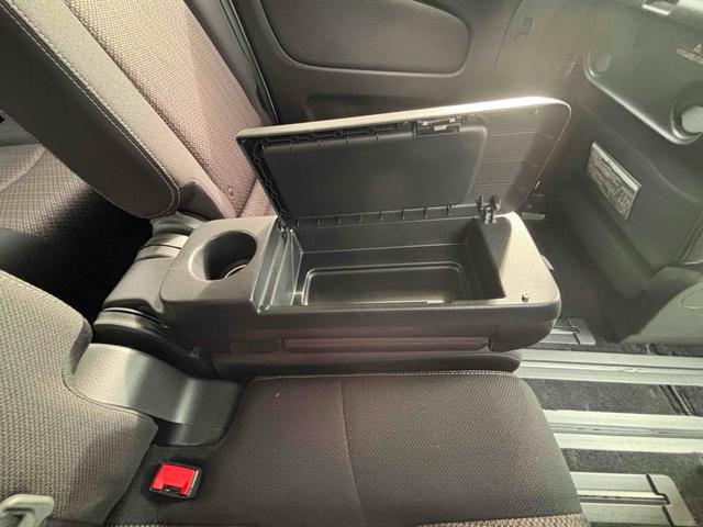 セレナ ハイウェイスター　４ＷＤ　バックカメラ　オートクルーズコントロール　レーンアシスト　衝突被害軽減システム　両側電動スライドドア　オートライト　スマートキー　アイドリングストップ　電動格納ミラー　３列シート（27枚目）