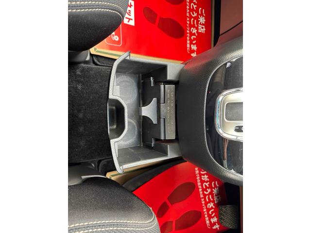 セレナ ハイウェイスター　４ＷＤ　バックカメラ　オートクルーズコントロール　レーンアシスト　衝突被害軽減システム　両側電動スライドドア　オートライト　スマートキー　アイドリングストップ　電動格納ミラー　３列シート（29枚目）