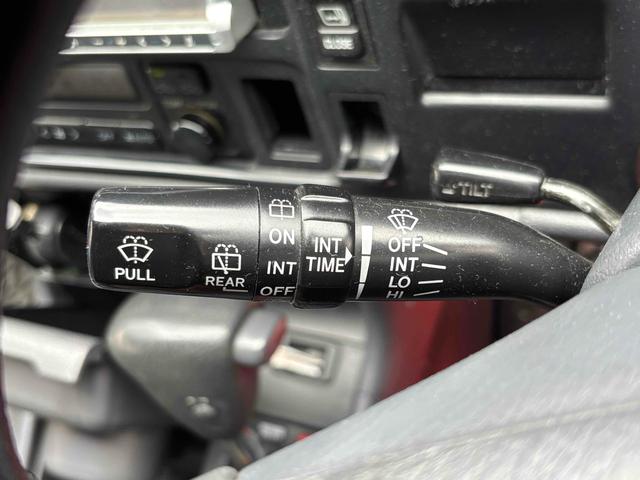 ハイエースワゴン スーパーカスタムＧ　４ＷＤ　ドライブレコーダー　ＥＴＣ　ＴＶ　スライドドア　サンルーフ　ＡＴ　アルミホイール　ＣＤ　ＤＶＤ再生　ＵＳＢ　ＡＢＳ　エアコン　パワーステアリング　パワーウィンドウ　運転席エアバッグ（5枚目）