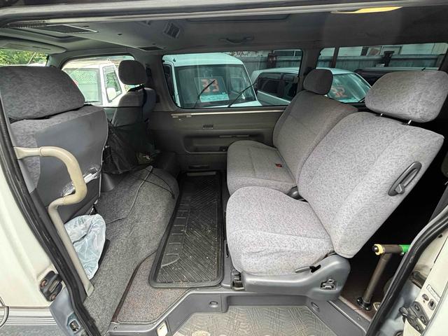 ハイエースワゴン スーパーカスタムＧ　４ＷＤ　ドライブレコーダー　ＥＴＣ　ＴＶ　スライドドア　サンルーフ　ＡＴ　アルミホイール　ＣＤ　ＤＶＤ再生　ＵＳＢ　ＡＢＳ　エアコン　パワーステアリング　パワーウィンドウ　運転席エアバッグ（11枚目）