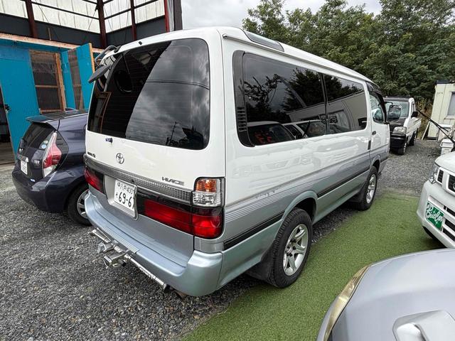 ハイエースワゴン スーパーカスタムＧ　４ＷＤ　ドライブレコーダー　ＥＴＣ　ＴＶ　スライドドア　サンルーフ　ＡＴ　アルミホイール　ＣＤ　ＤＶＤ再生　ＵＳＢ　ＡＢＳ　エアコン　パワーステアリング　パワーウィンドウ　運転席エアバッグ（16枚目）