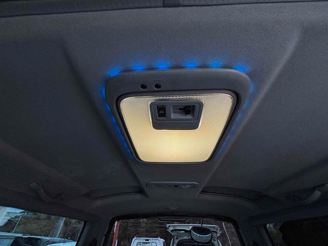 ハイエースワゴン スーパーカスタムＧ　４ＷＤ　ドライブレコーダー　ＥＴＣ　ＴＶ　スライドドア　サンルーフ　ＡＴ　アルミホイール　ＣＤ　ＤＶＤ再生　ＵＳＢ　ＡＢＳ　エアコン　パワーステアリング　パワーウィンドウ　運転席エアバッグ（38枚目）