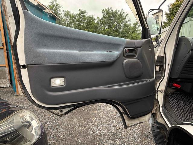 ハイエースワゴン スーパーカスタムＧ　４ＷＤ　ドライブレコーダー　ＥＴＣ　ＴＶ　スライドドア　サンルーフ　ＡＴ　アルミホイール　ＣＤ　ＤＶＤ再生　ＵＳＢ　ＡＢＳ　エアコン　パワーステアリング　パワーウィンドウ　運転席エアバッグ（40枚目）