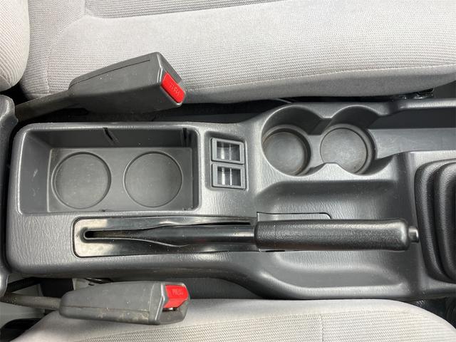 サンバートラック 　メーター交換車　４ＷＤ　軽トラック　ＭＴ　エアコン　運転席エアバッグ（7枚目）