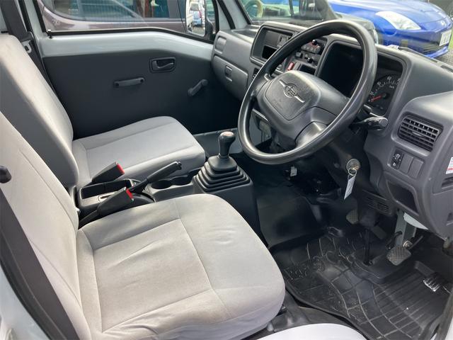 サンバートラック 　メーター交換車　４ＷＤ　軽トラック　ＭＴ　エアコン　運転席エアバッグ（10枚目）