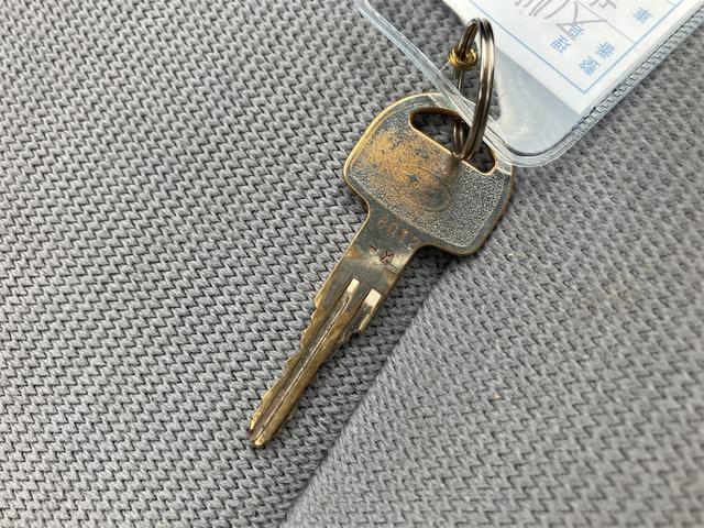 サンバートラック 　メーター交換車　４ＷＤ　軽トラック　ＭＴ　エアコン　運転席エアバッグ（11枚目）