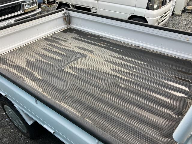 サンバートラック 　メーター交換車　４ＷＤ　軽トラック　ＭＴ　エアコン　運転席エアバッグ（17枚目）