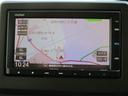 純正メモリーナビ フルセグTV視聴出来ますのでドライブも楽しいですね♪