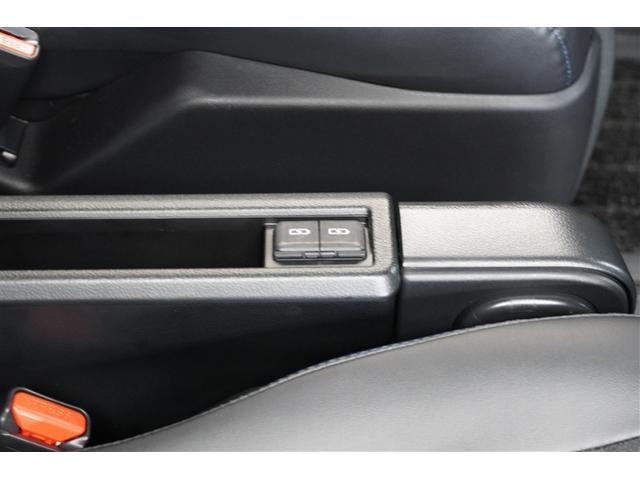 ヴォクシー ハイブリッドS-Z パワーウィンドウ DVD再生機能 インテリキー 横滑防止装置 地デジTV アクティブクルーズコントロール 1オナ フルオートエアコン リアカメラ エアバッグ ABS 100V充電 ナビTV WAC(31枚目)