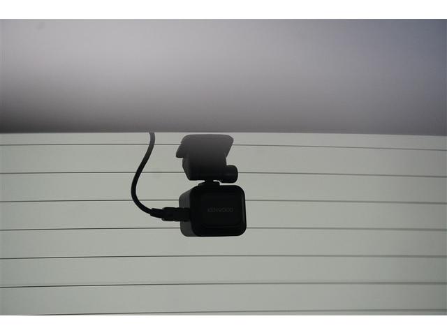 ドライブレコーダーは前後に装着しています。