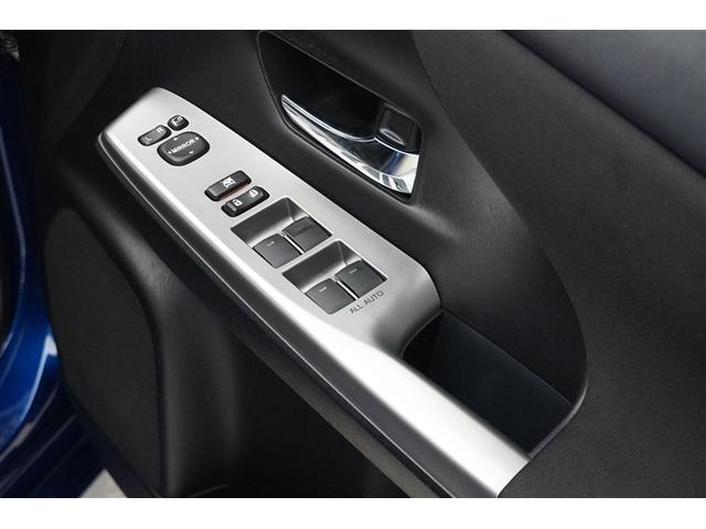 スイッチ一つで窓を開け閉めできるパワーウィンドウスイッチです。