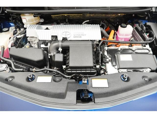 エンジンルームの樹脂部分は丁寧に磨いてツヤをだしています。当社の中古車のエンジンルームクリーニングはとても自信があります★