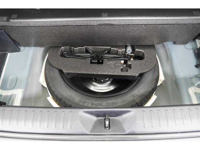 スペアタイヤがついています。パンクや事故などのトラブル発生時にすぐタイヤを交換して走行できます。