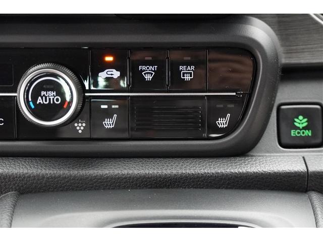 寒い日はすぐにあたたかくなるシートヒーターは重宝します。暖房を控えめにすることで燃費の向上にもなります。車内の空気が汚れたり乾燥したりする心配も減ります。