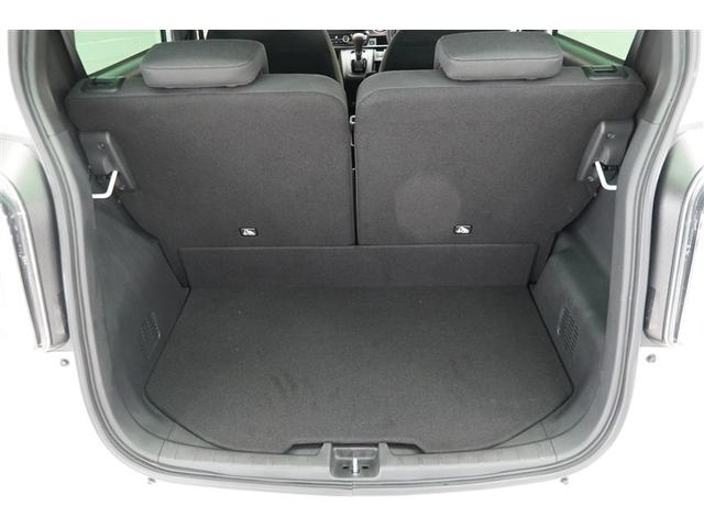 開口部も広く、普段の買い物などに十分なラゲージスペースを確保しています。