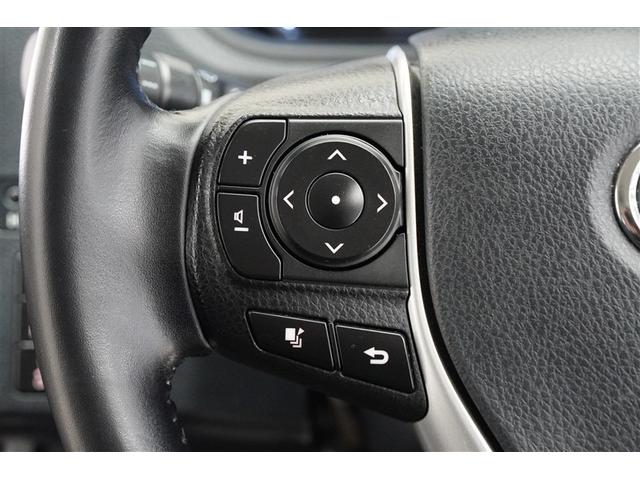 ステアリングスイッチ付き。前方から目を離すことなく操作することが可能です。