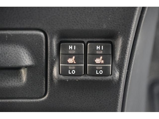 寒い日はすぐにあたたかくなるシートヒーターは重宝します。暖房を控えめにすることで燃費の向上にもなります。車内の空気が汚れたり乾燥したりする心配も減ります。