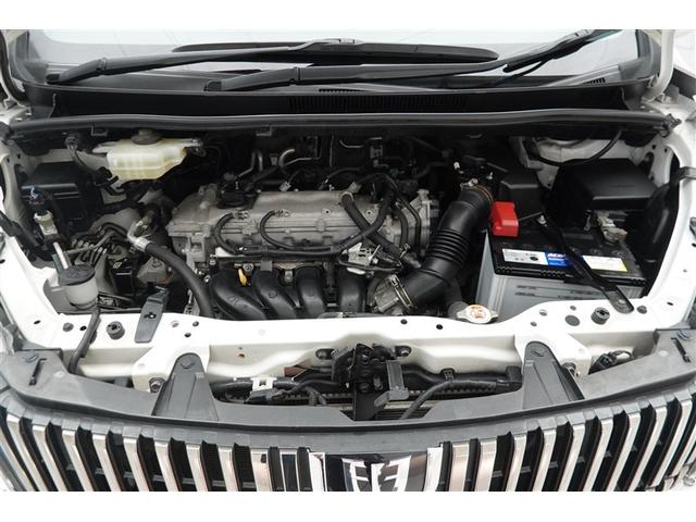 エンジンルームの樹脂部分は丁寧に磨いてツヤをだしています。当社の中古車のエンジンルームクリーニングはとても自信があります★