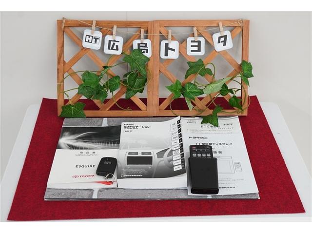 両手にたくさんの荷物を持っていても鍵を取り出す必要なく、ドアハンドルに触れるだけでロック解除します。