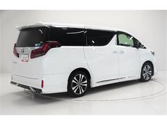 後続車から視認性の良いストップランプの配置で追突抑制になります。 3