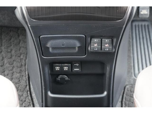 寒い日はすぐにあたたかくなるシートヒーターは重宝します。暖房を控えめにすることで燃費の向上にもなります。車内の空気が汚れたり乾燥したりする心配も減ります。