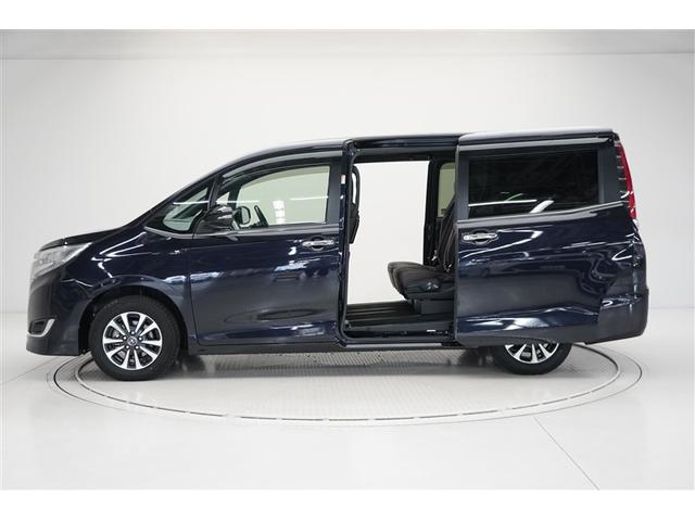 両側電動スライドドアが装備されていると、両側から楽に荷物の積み下ろしや乗り降りができ便利です。