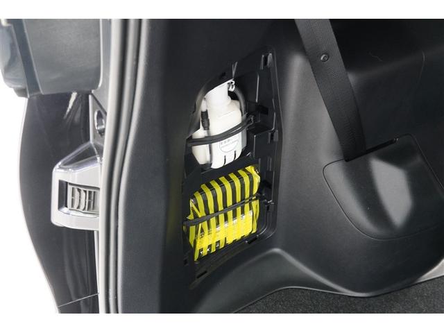 もしもの時のパンク修理キット。空気バルブに薬剤を入れて電動コンプレッサで空気を送り込むだけなので危険な作業や体力が少なくてすみます。ですがあくまで応急処置の為本修理が必要です。