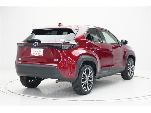 ヤリスクロス ハイブリッドＺ　ドライブレコーダ　インテリジェントキー　アルミホイル　ＬＥＤライト　１オ－ナ－　リアカメラ　クルーズコントロール　横滑り防止システム　ナビＴＶ　メモリーナビゲーション　電動シ－ト　パワステ　キーフリー（3枚目）