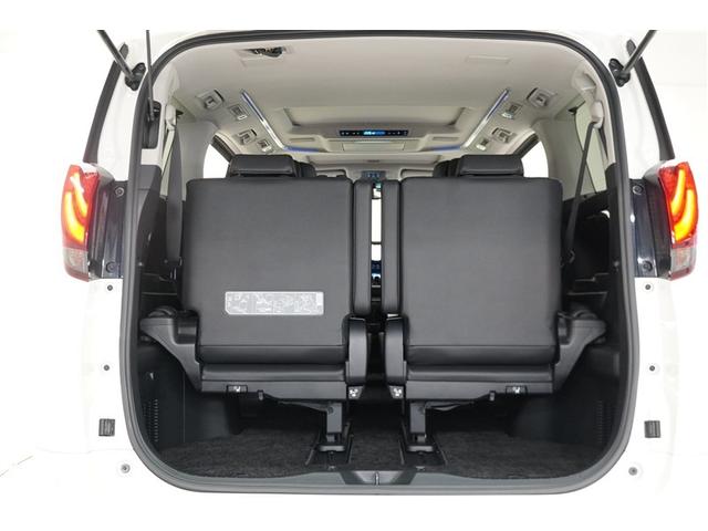 開口部も広く、普段の買い物などに十分なラゲージスペースを確保しています。