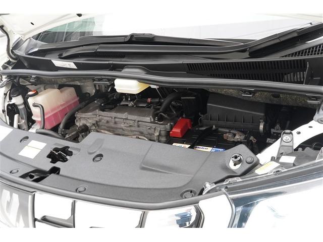 エンジンルームの樹脂部分は丁寧に磨いてツヤをだしています。当社の中古車のエンジンルームクリーニングはとても自信があります★