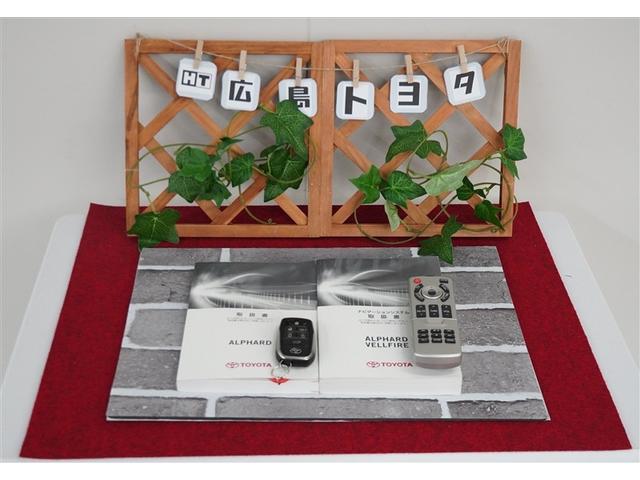 両手にたくさんの荷物を持っていても鍵を取り出す必要なく、ドアハンドルに触れるだけでロック解除します。