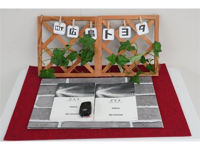 両手にたくさんの荷物を持っていても鍵を取り出す必要なく、ドアハンドルに触れるだけでロック解除します。