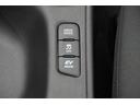 EVモードは電気モーターのみを使って走行するモードです。深夜の住宅街、屋内駐車場でエンジン騒音や排気ガスを気にすることなく走行できます。