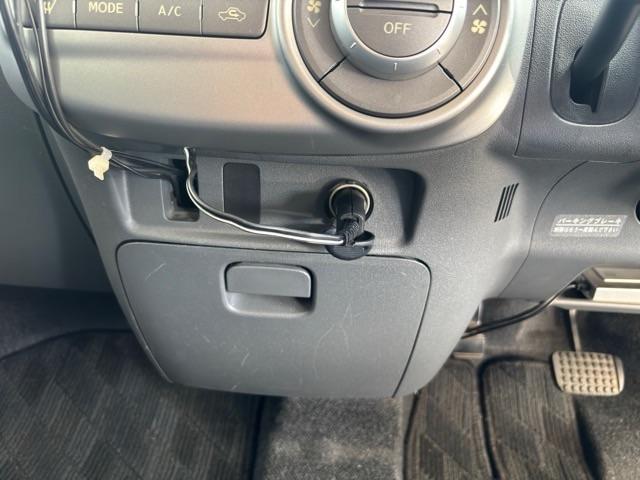 タント カスタムＸリミテッド　禁煙車　ゴリラナビ　ＣＤデッキ　純正アルミ　片側電動スライドドア　ＨＩＤヘッドライト　ＥＴＣ（14枚目）