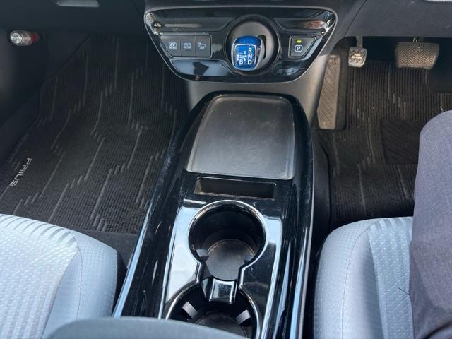 プリウス Ａ　禁煙車　９インチナビ　フルセグＴＶ　ｂｌｕｅｔｏｏｔｈ　バックカメラ　ＥＴＣ　パワーシート　シートヒーター　ヘッドアップディスプレイ　パーキングアシスト　クリアランスソナー　クルーズコントロール（12枚目）