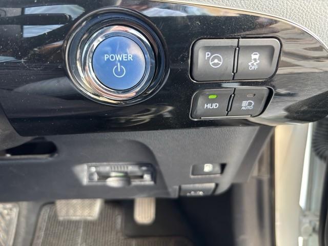 プリウス Ａ　禁煙車　９インチナビ　フルセグＴＶ　ｂｌｕｅｔｏｏｔｈ　バックカメラ　ＥＴＣ　パワーシート　シートヒーター　ヘッドアップディスプレイ　パーキングアシスト　クリアランスソナー　クルーズコントロール（13枚目）