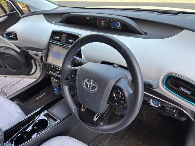 プリウス Ａ　禁煙車　９インチナビ　フルセグＴＶ　ｂｌｕｅｔｏｏｔｈ　バックカメラ　ＥＴＣ　パワーシート　シートヒーター　ヘッドアップディスプレイ　パーキングアシスト　クリアランスソナー　クルーズコントロール（16枚目）
