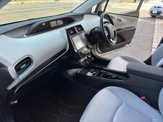 プリウス Ａ　禁煙車　９インチナビ　フルセグＴＶ　ｂｌｕｅｔｏｏｔｈ　バックカメラ　ＥＴＣ　パワーシート　シートヒーター　ヘッドアップディスプレイ　パーキングアシスト　クリアランスソナー　クルーズコントロール（23枚目）