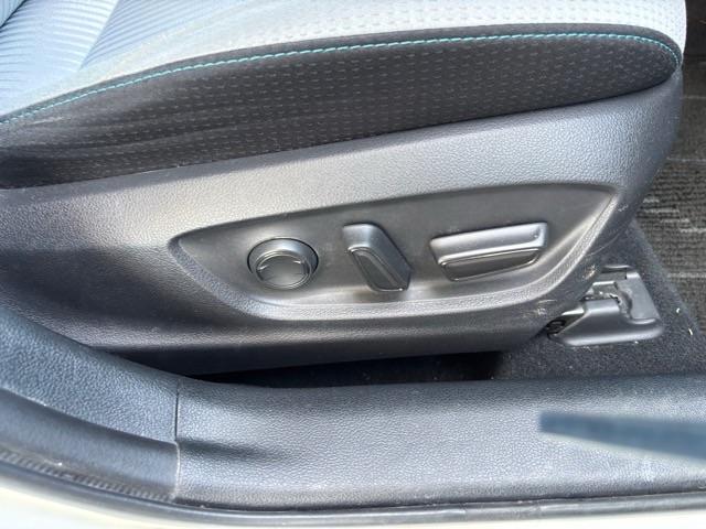 プリウス Ａ　禁煙車　９インチナビ　フルセグＴＶ　ｂｌｕｅｔｏｏｔｈ　バックカメラ　ＥＴＣ　パワーシート　シートヒーター　ヘッドアップディスプレイ　パーキングアシスト　クリアランスソナー　クルーズコントロール（26枚目）