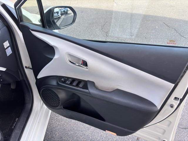 プリウス Ａ　禁煙車　９インチナビ　フルセグＴＶ　ｂｌｕｅｔｏｏｔｈ　バックカメラ　ＥＴＣ　パワーシート　シートヒーター　ヘッドアップディスプレイ　パーキングアシスト　クリアランスソナー　クルーズコントロール（39枚目）